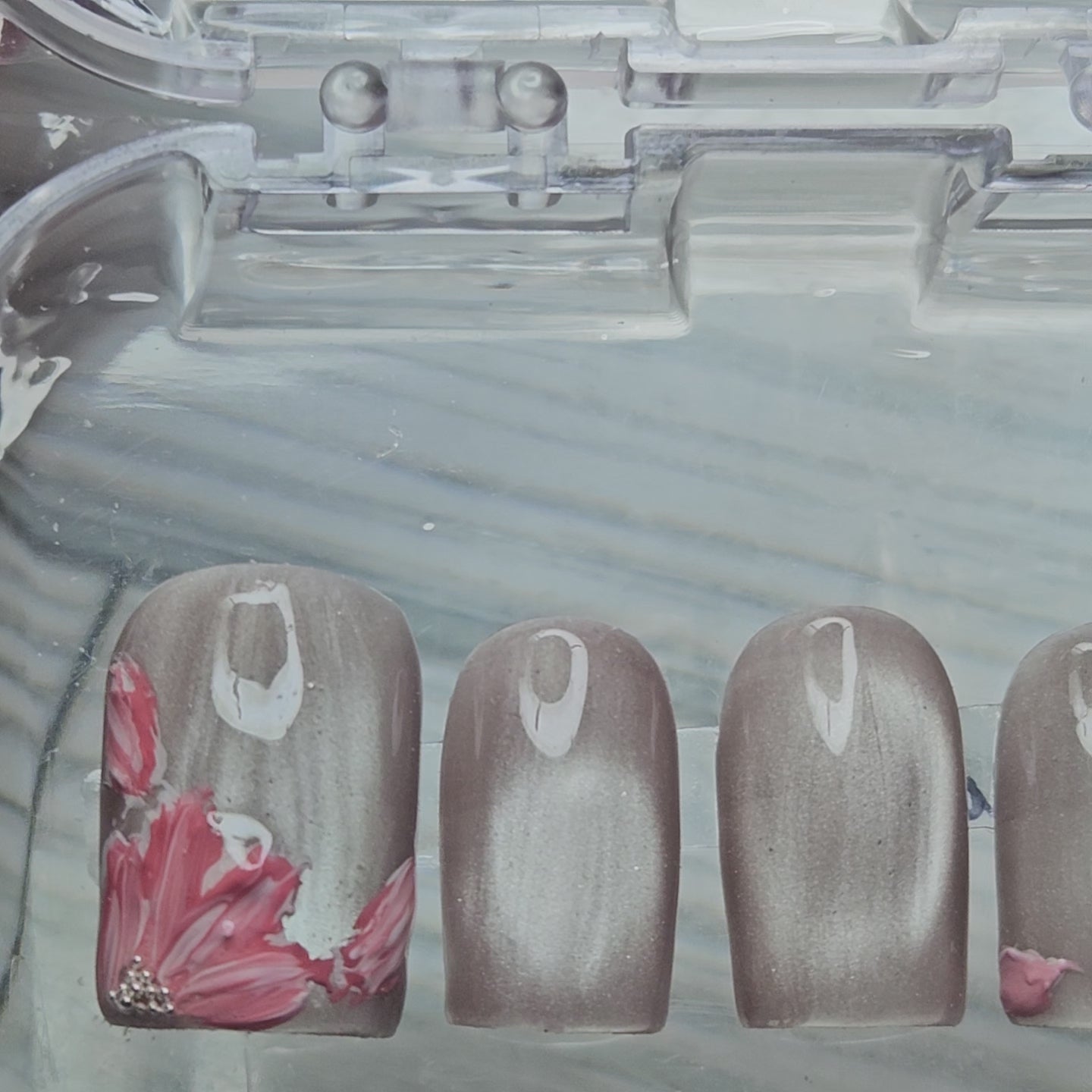 BAS-RELIEF FLOWER Press On Nails