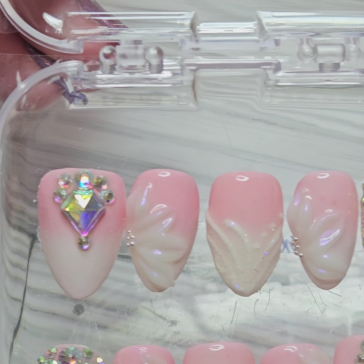 ISLE OF DIAMONDS Press On Nails